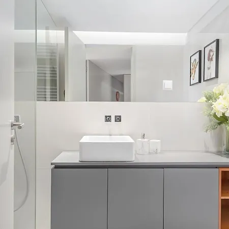 Stylish At Bolhao * Oporto